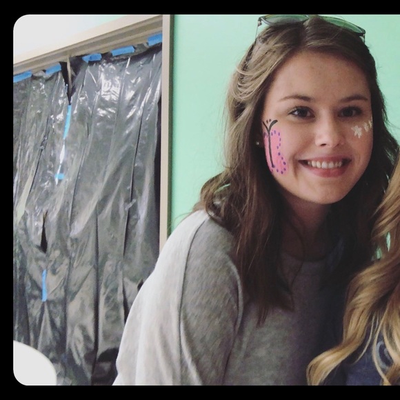 Meet your Posher, Alyssa - Picture 1 of 1